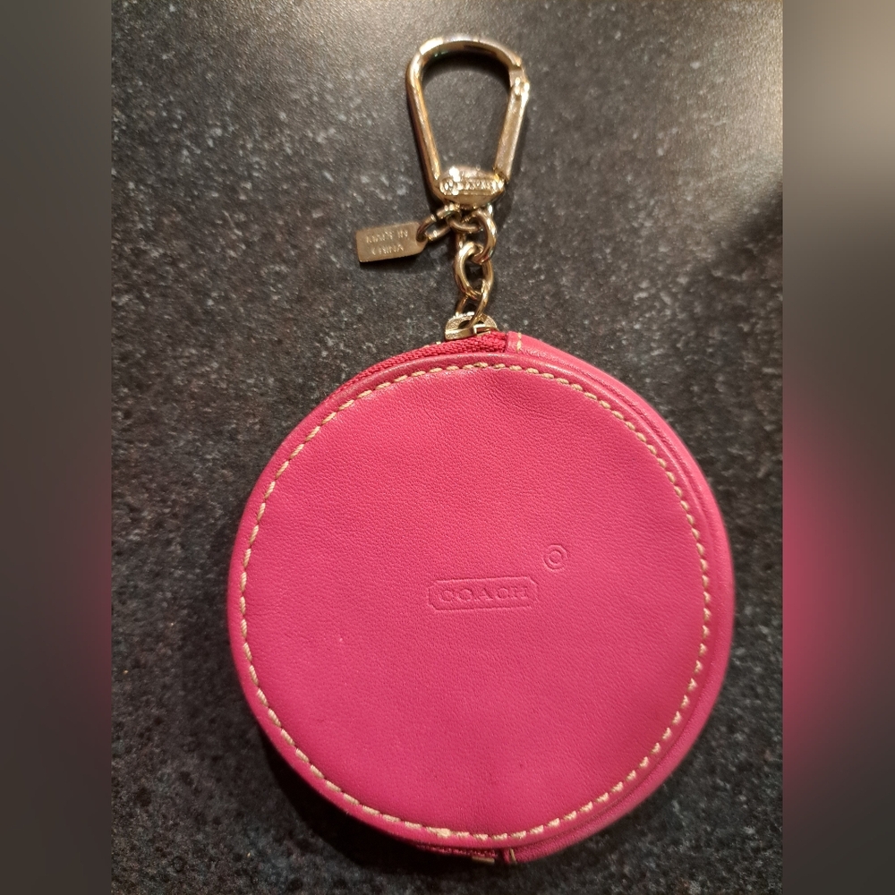 Coach Peace Sign Coin Purse/Bag Charm/Keychain NWOT - Picture 2 of 4